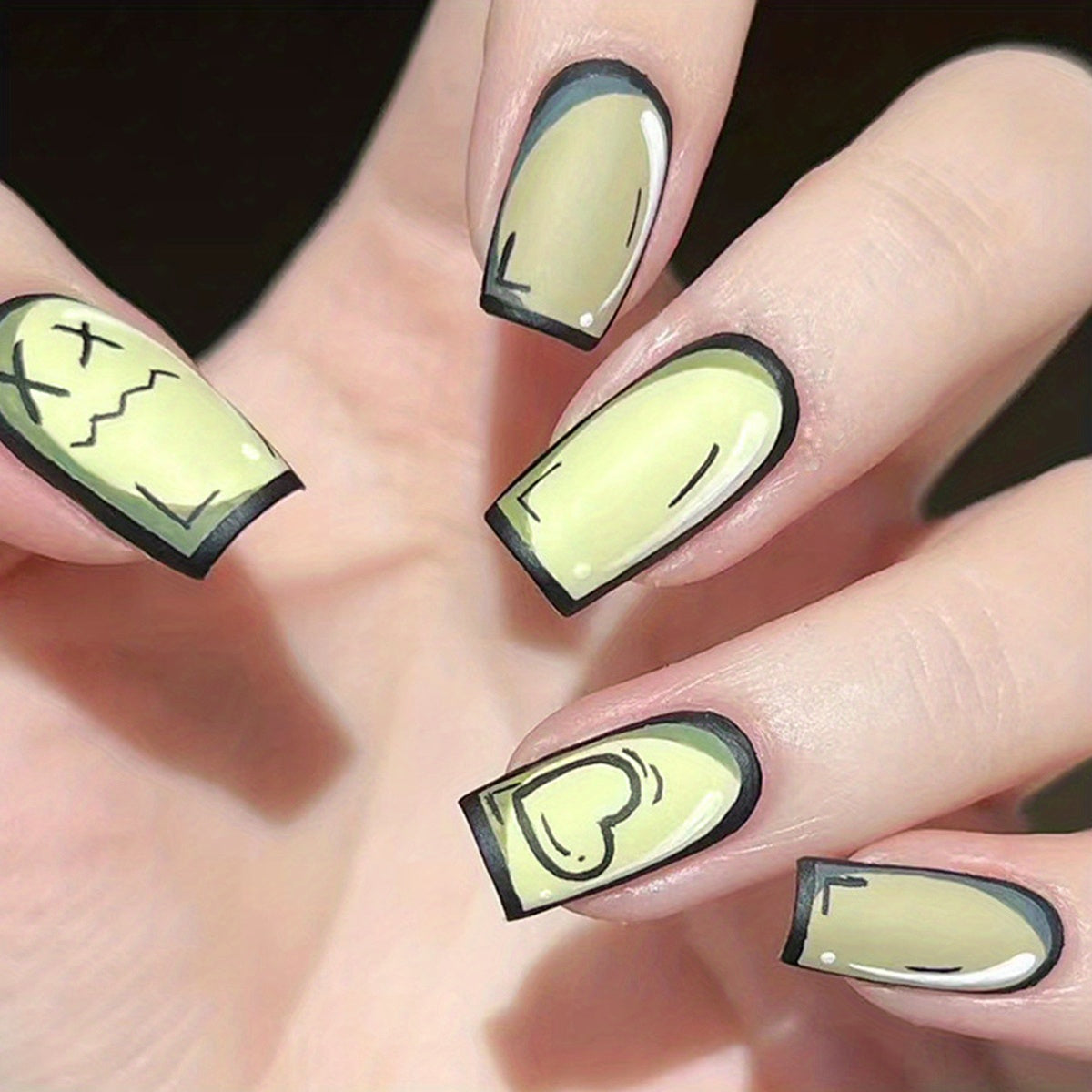 Novari Chic Cat & Heart Design