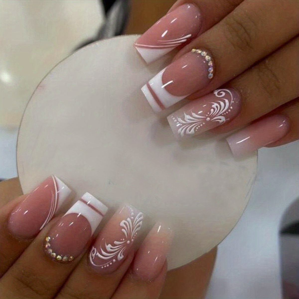 Novari Glossy White Flower and Rhinestone Design