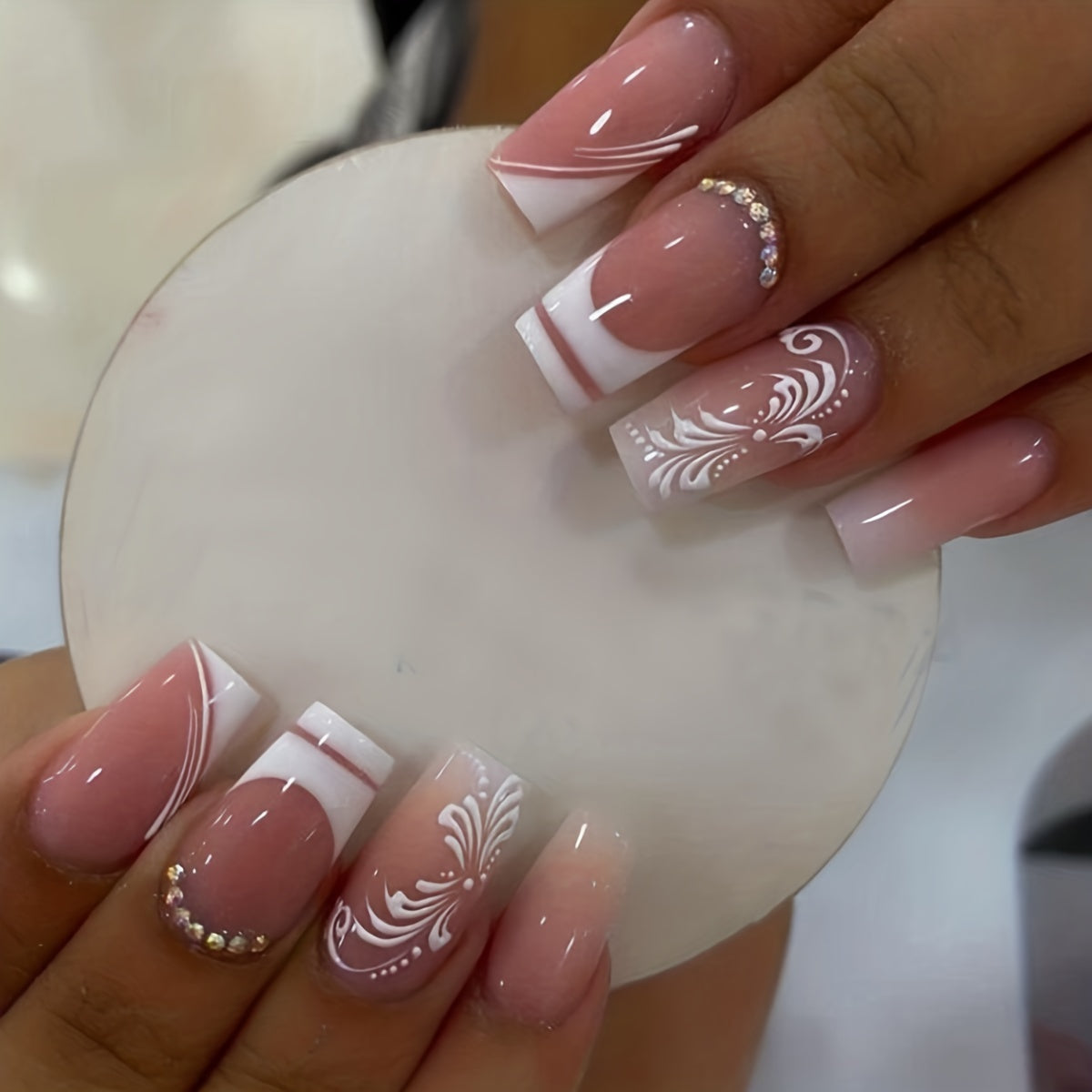 Novari Glossy White Flower and Rhinestone Design