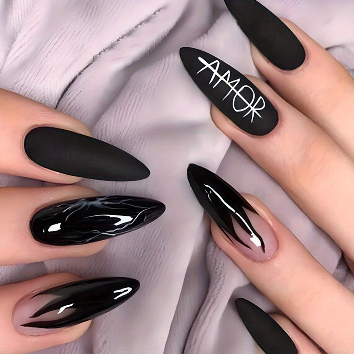 Novari Chic Cat & Heart Design